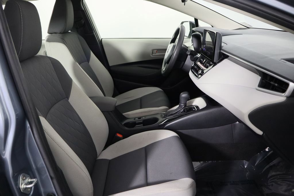 Used 2025 Toyota Corolla LE w/ Convenience Package image 18