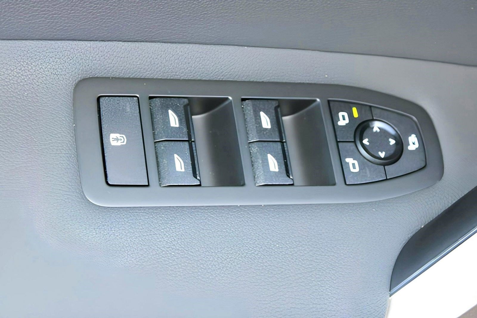 New 2026 BMW iX xDrive60 w/ Premium Package image 13