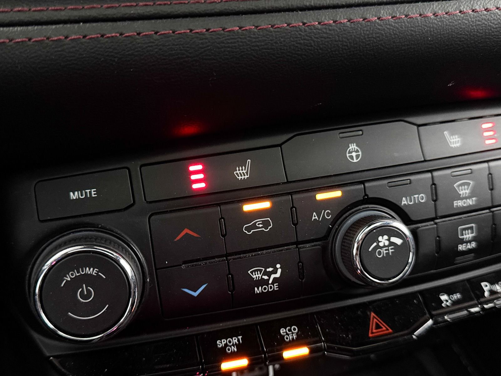 Used 2022 Dodge Durango R/T w/ Blacktop Package AWD/4WD image 29