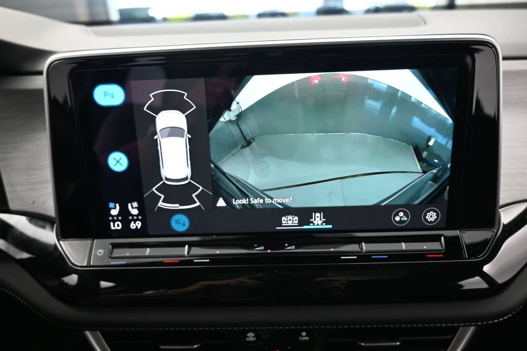 Used 2025 Volkswagen Atlas Cross Sport SE w/ Panoramic Sunroof Package FWD image 24