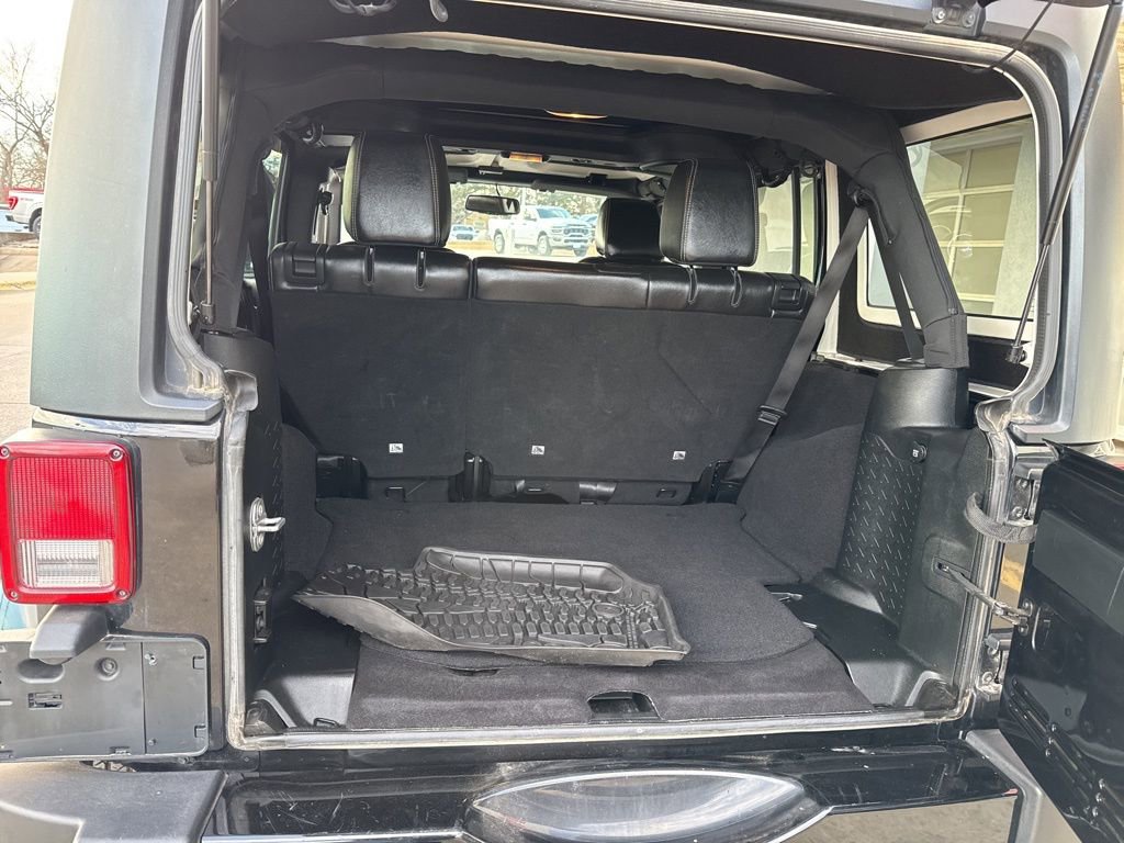 Used 2018 Jeep Wrangler Unlimited Sahara w/ Connectivity Group image 30