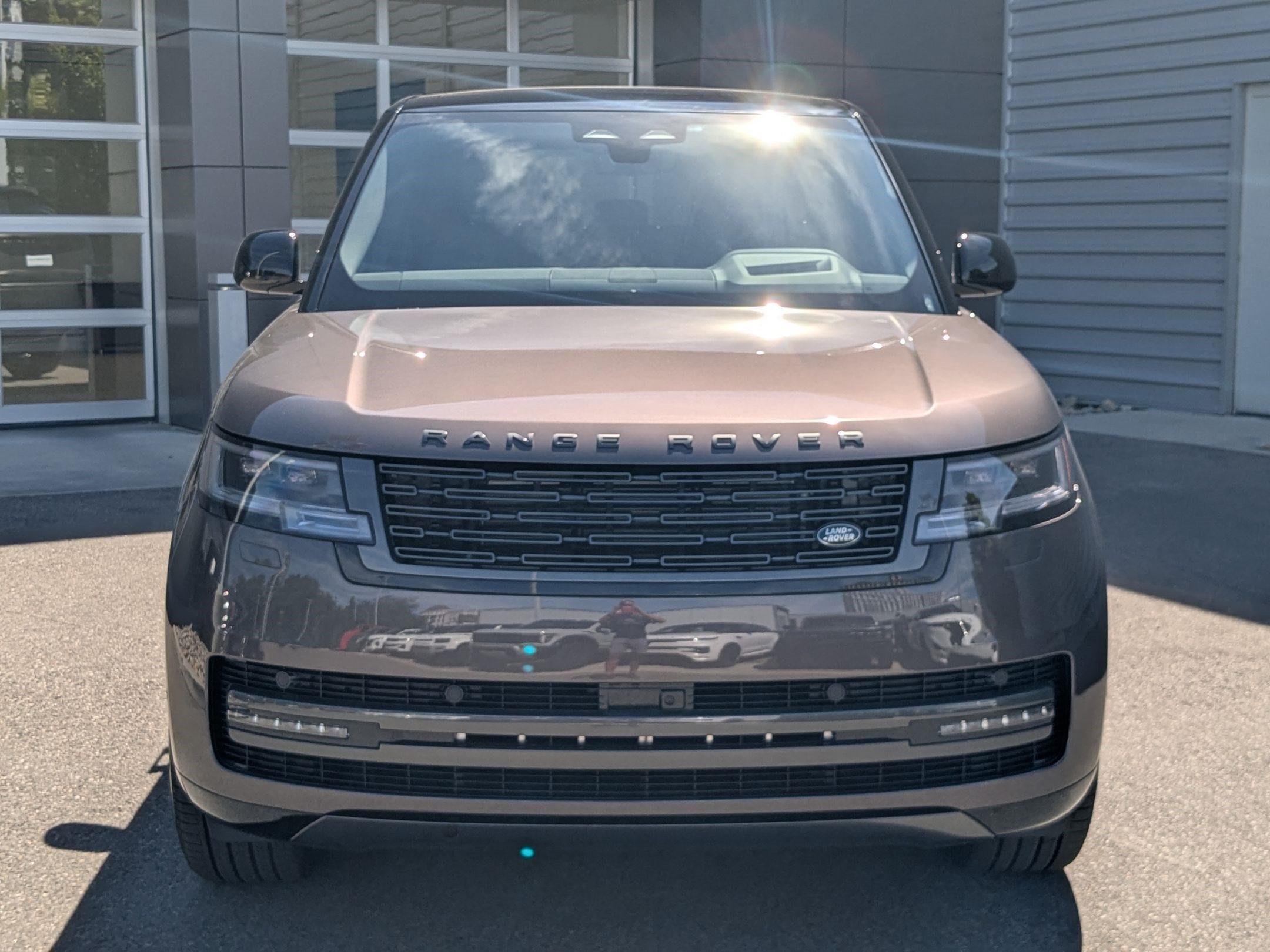 New 2026 Land Rover Range Rover Long Wheelbase SE AWD/4WD image 2