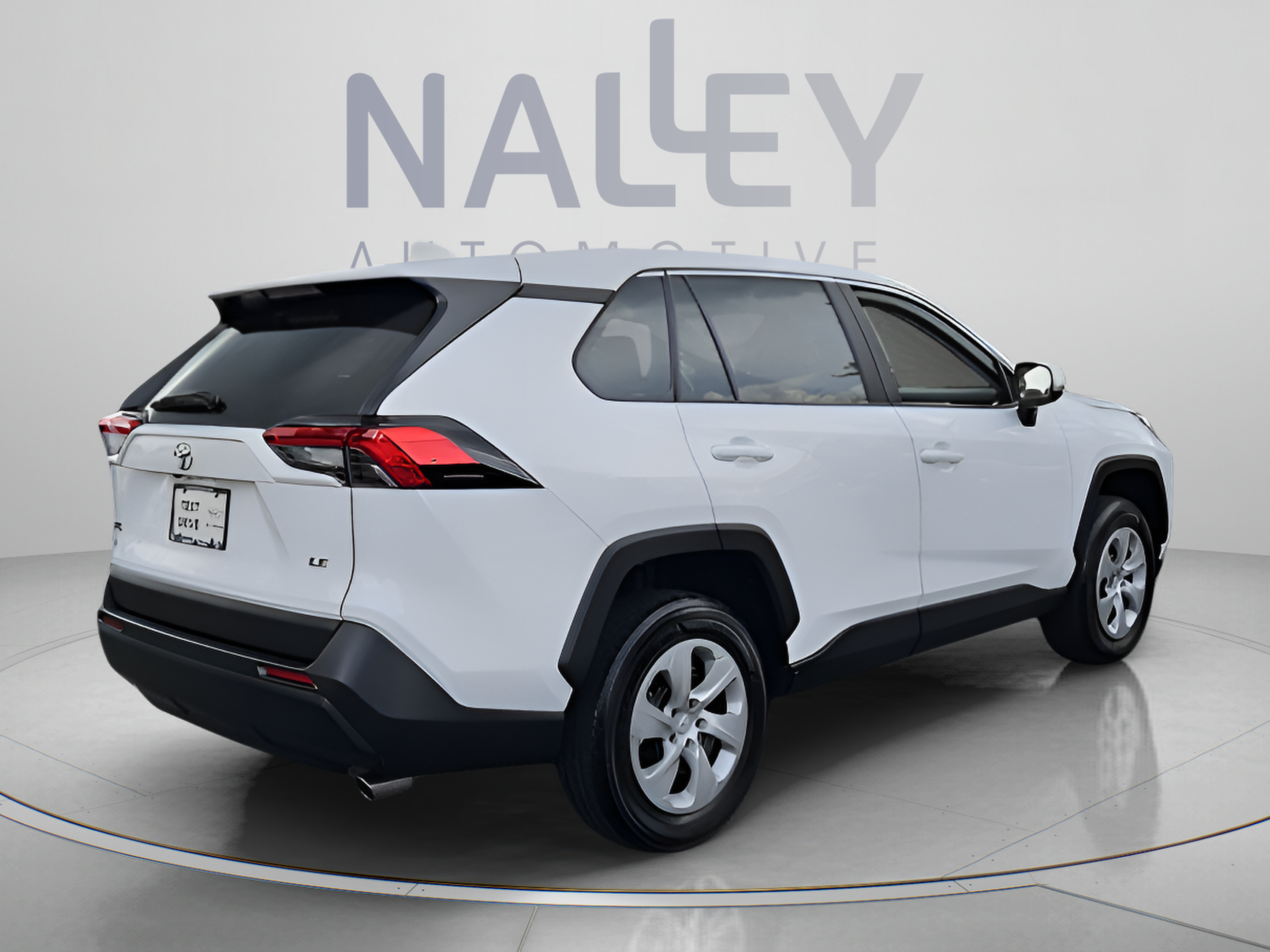 Used 2024 Toyota RAV4 LE FWD image 5