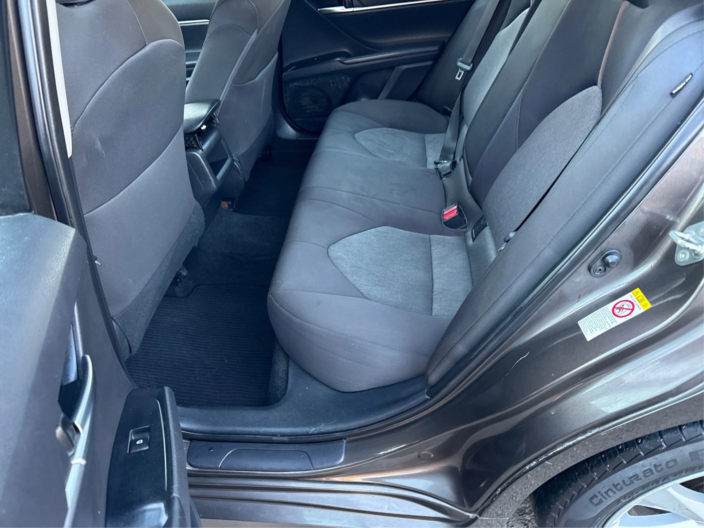 Used 2018 Toyota Camry LE image 11