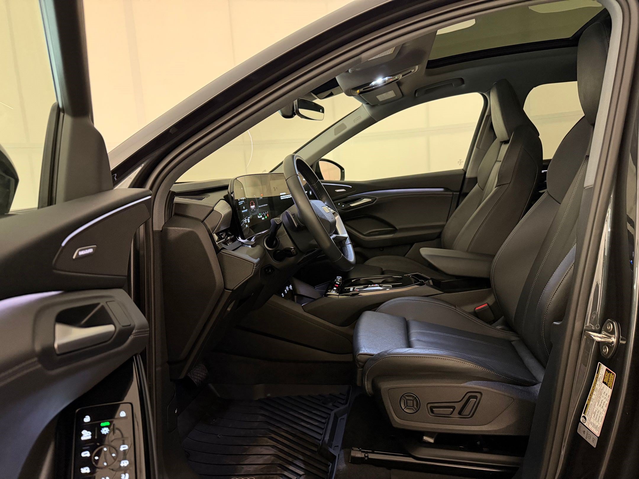 Used 2025 Audi Q6 e-tron Premium Plus w/ Premium Plus AWD/4WD image 5