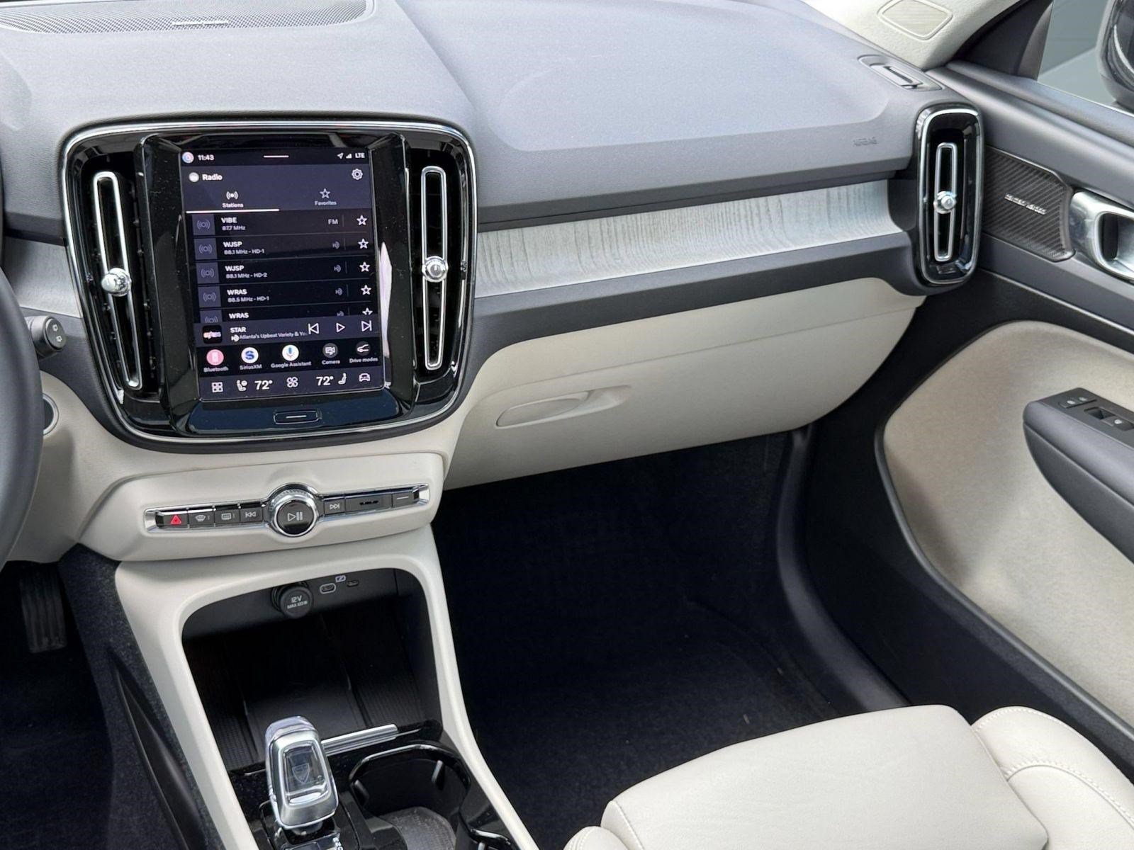 Certified 2024 Volvo XC40 B5 Ultimate w/ Protection Package Premier AWD/4WD image 28