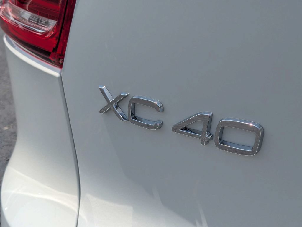 Certified 2026 Volvo XC40 B4 Plus w/ Protection Package Premier FWD image 16