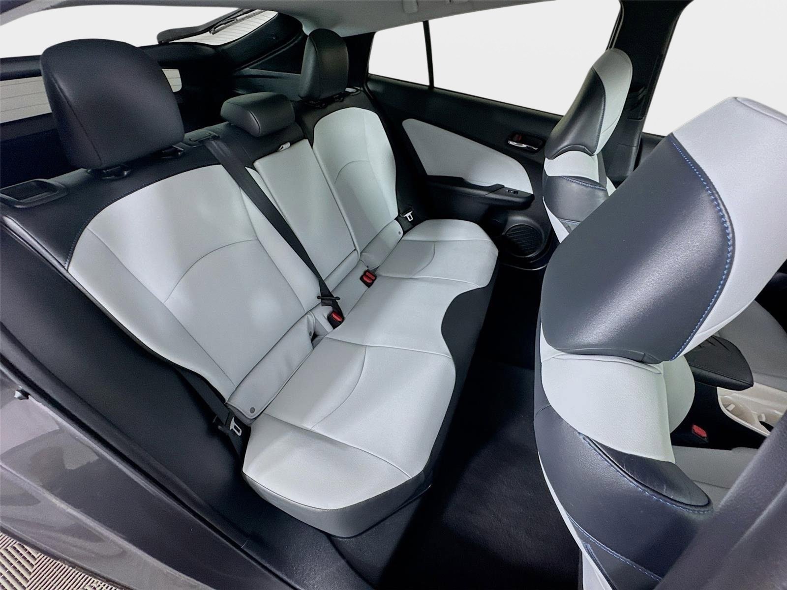 Used 2017 Toyota Prius Three Touring FWD image 25