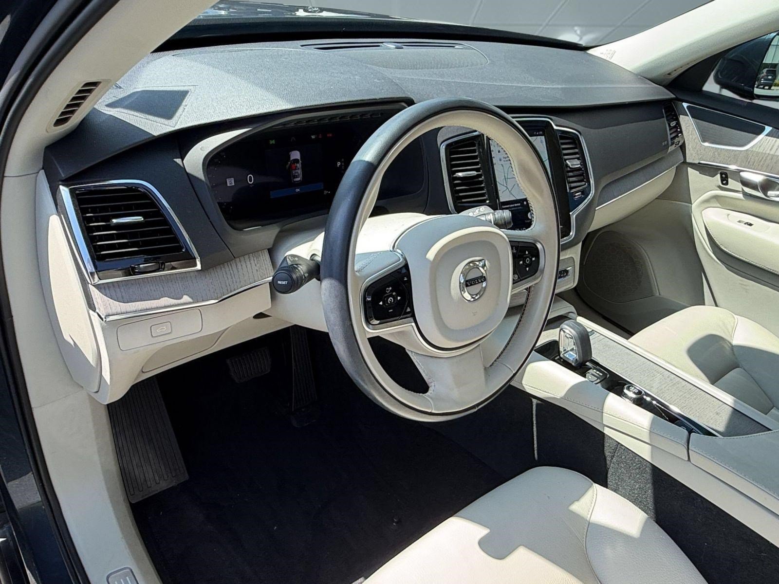 Used 2025 Volvo XC90 B6 Plus w/ Protection Package Premier AWD/4WD image 4