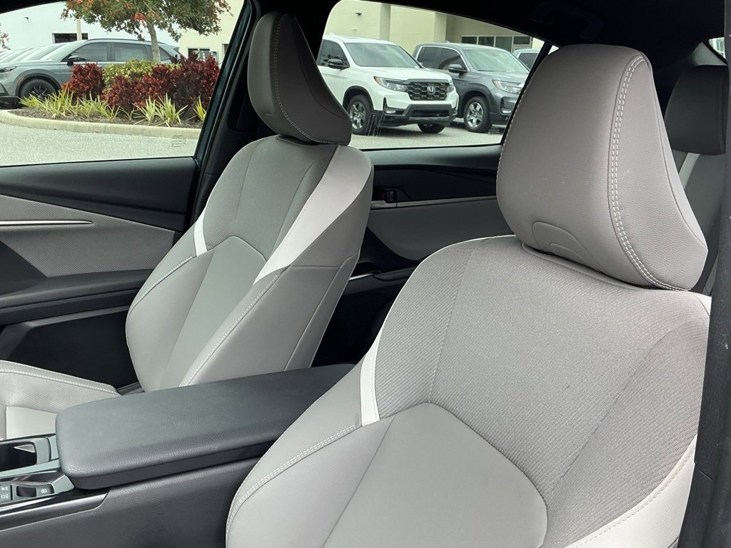 Used 2025 Toyota Camry SE image 27