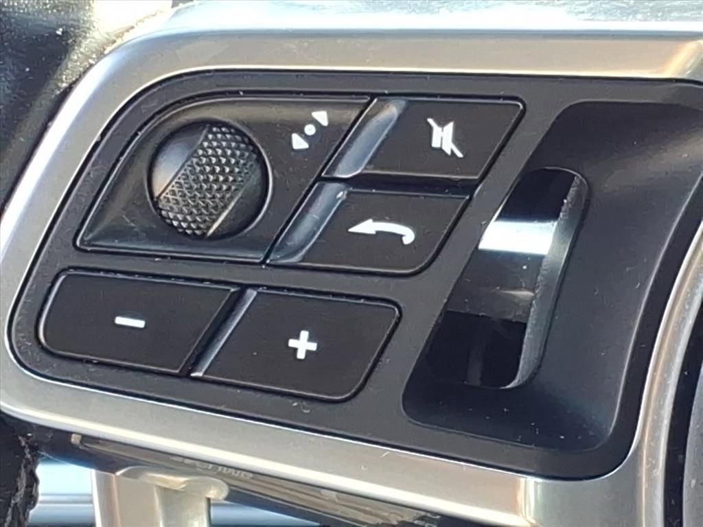 Used 2020 Porsche Panamera 4 image 20