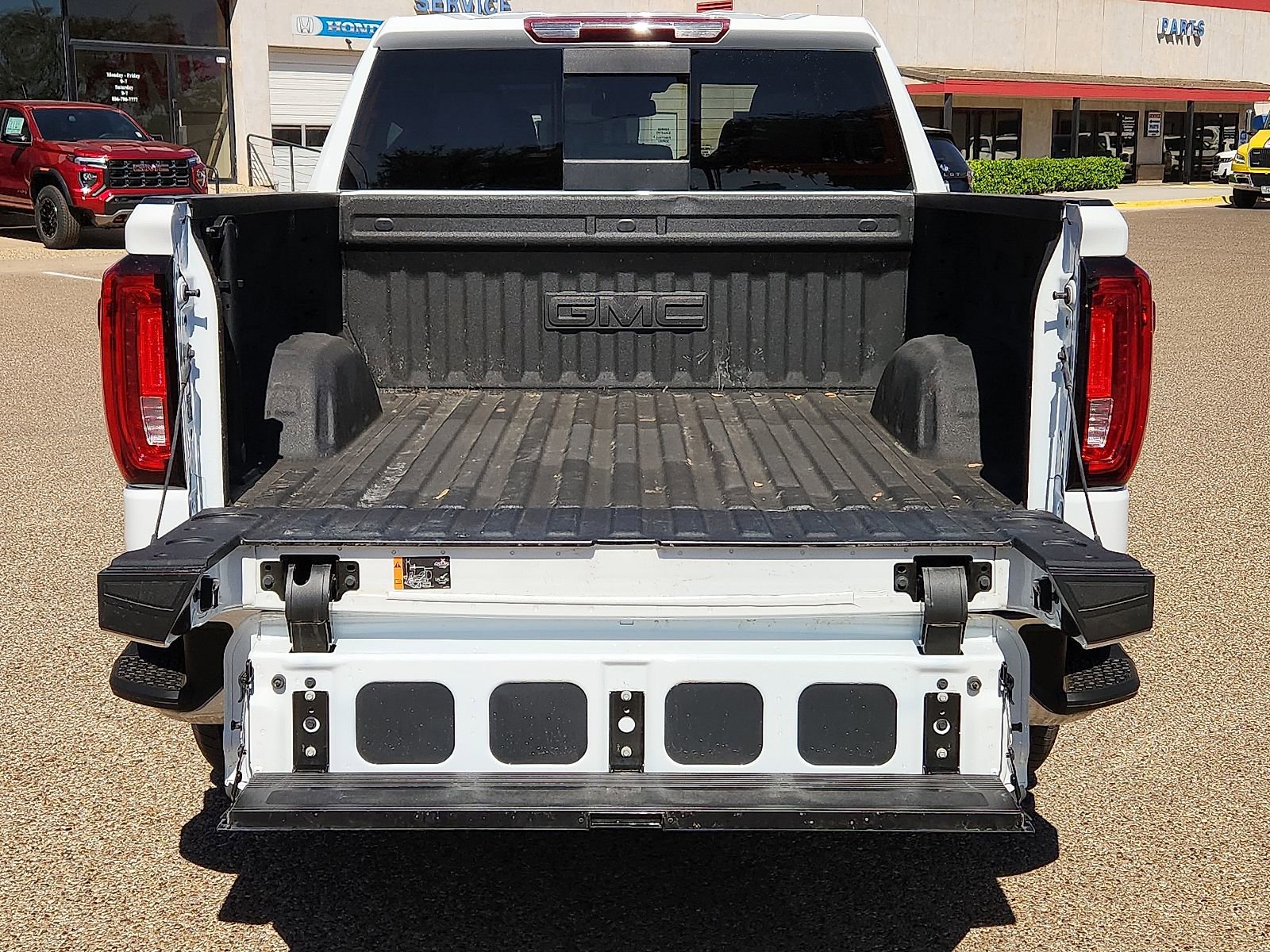 Used 2025 GMC Sierra 1500 SLT image 11