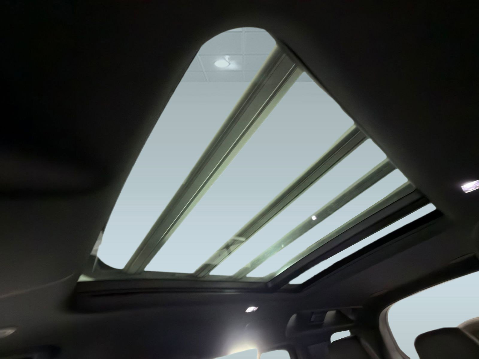 Certified 2023 Land Rover Defender 110 X-Dynamic SE image 14