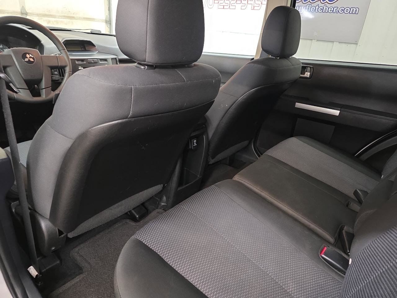 Used 2011 Mitsubishi Endeavor LS image 26