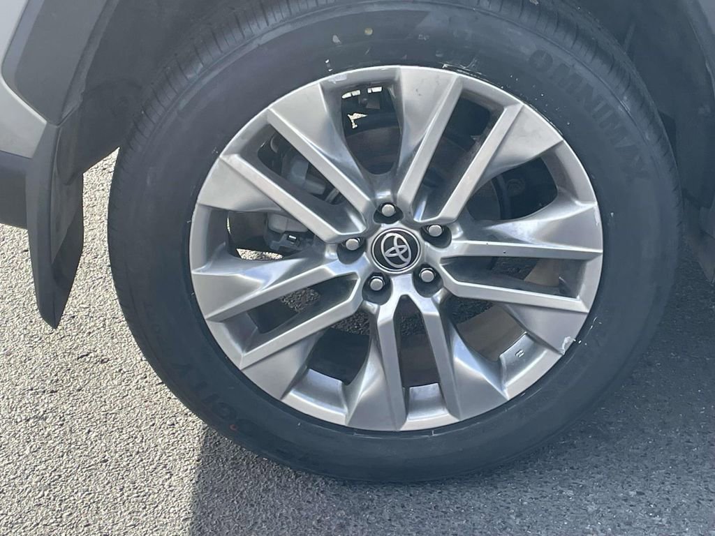 Used 2023 Toyota RAV4 XLE Premium image 13