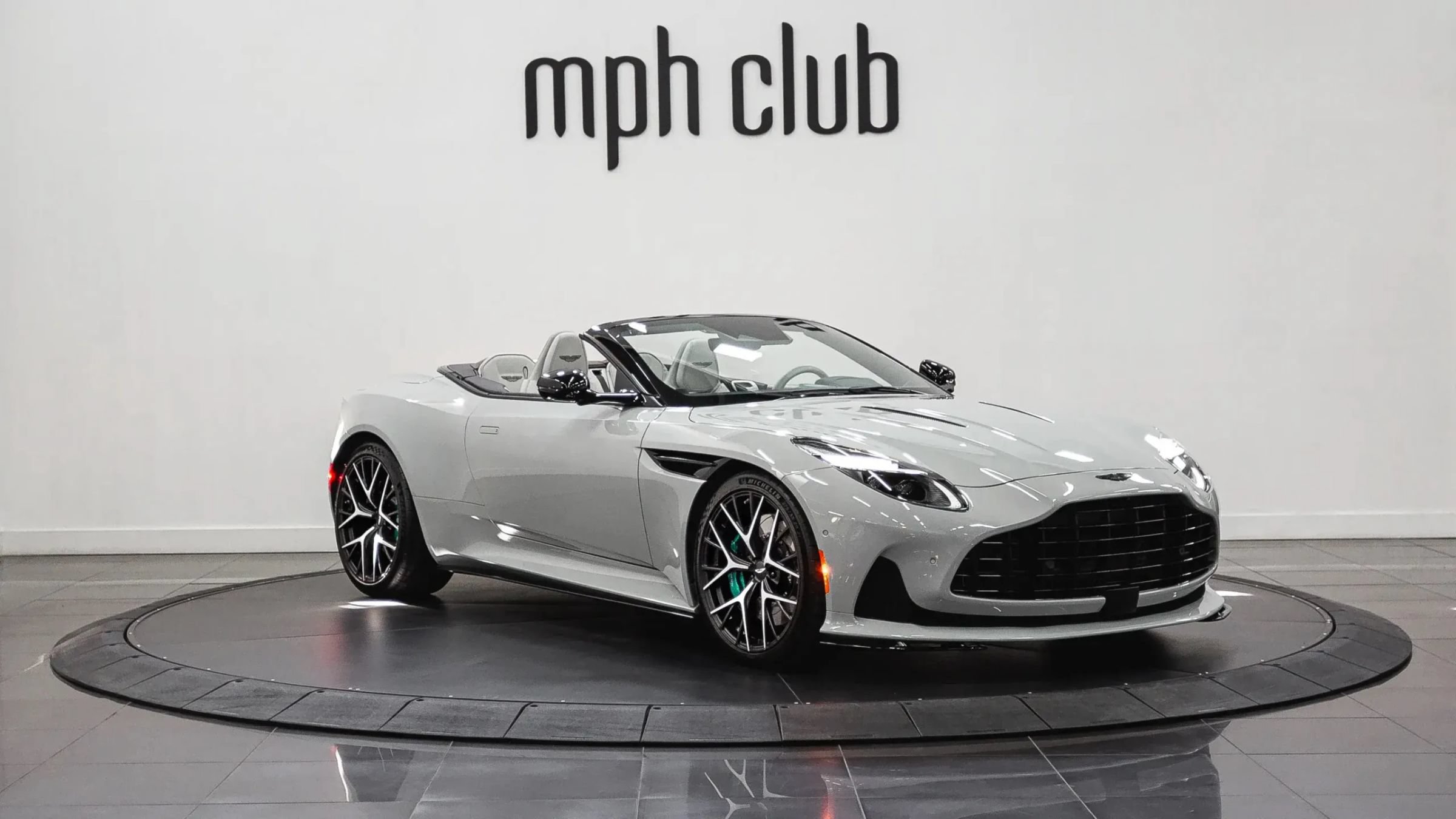 Used 2024 Aston Martin DB12 Convertible RWD image 12