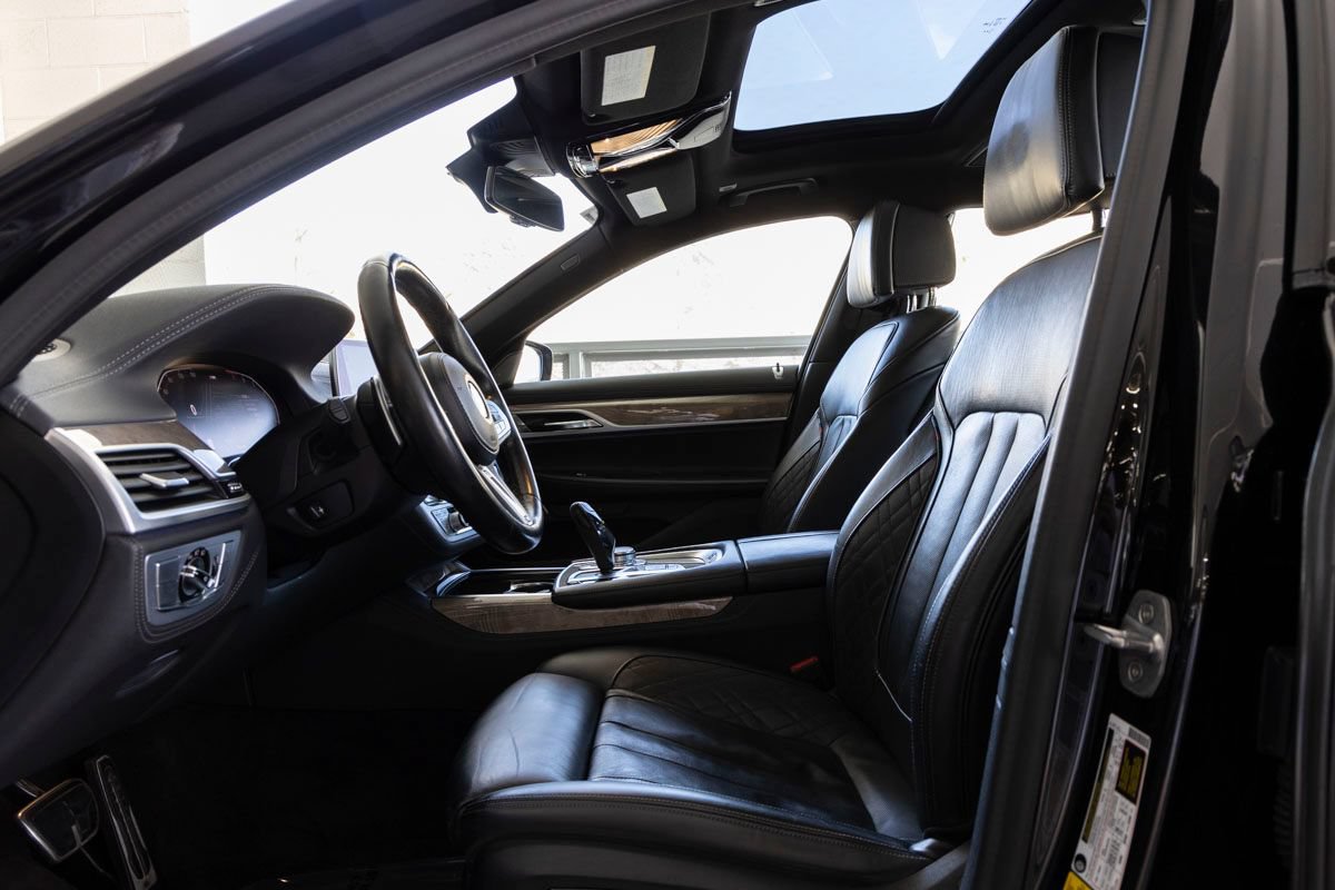 Used 2020 BMW 740i w/ M Sport Package RWD image 14