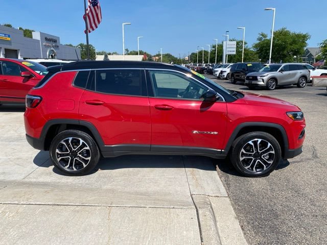 Used 2023 Jeep Compass Limited AWD/4WD image 2