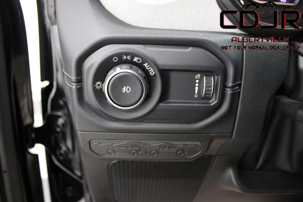 Used 2024 Jeep Wrangler Sahara w/ Technology Group image 31
