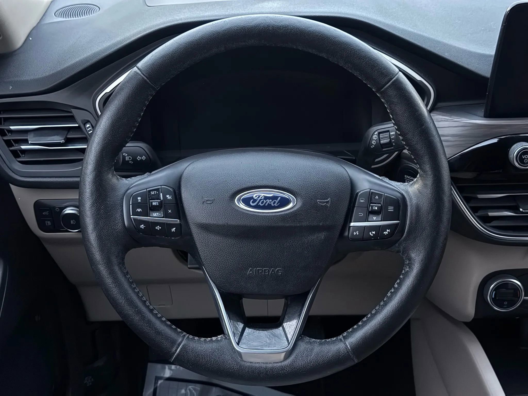 Used 2020 Ford Escape Titanium image 32