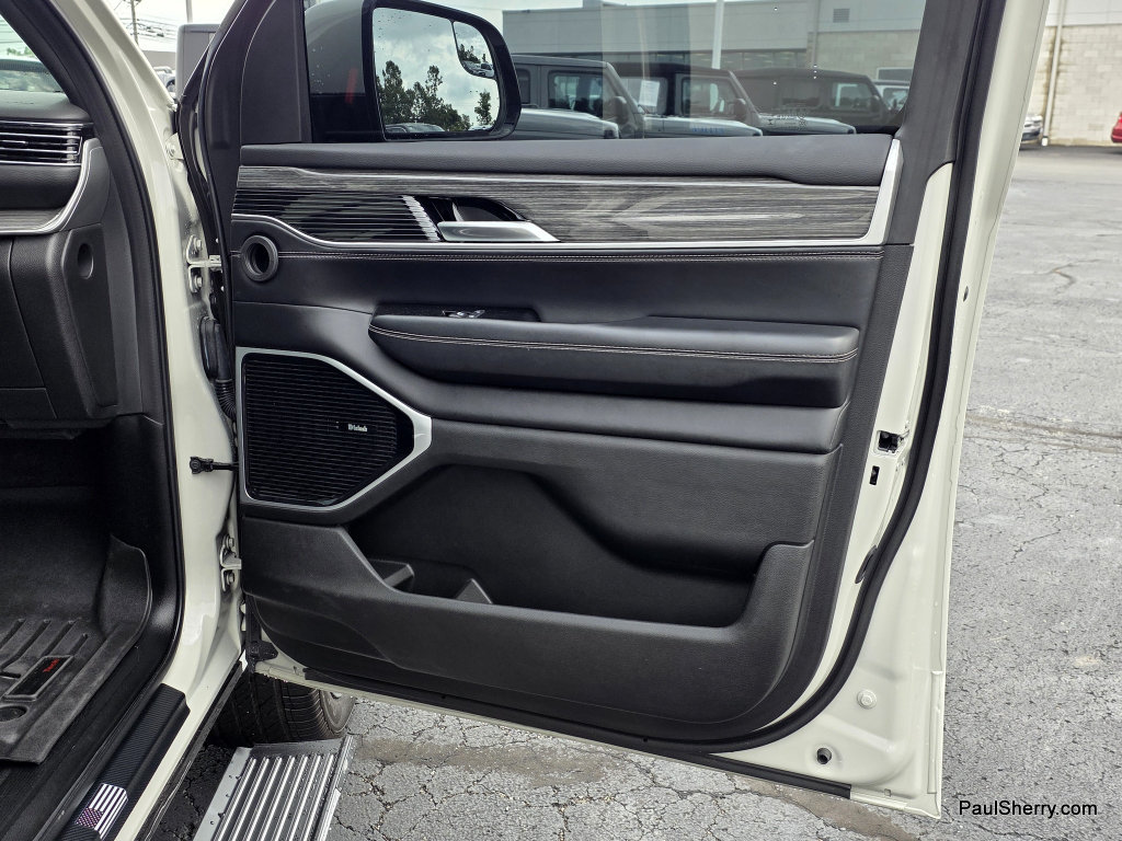 Used 2022 Jeep Wagoneer Series III w/ Premium Group I AWD/4WD image 47