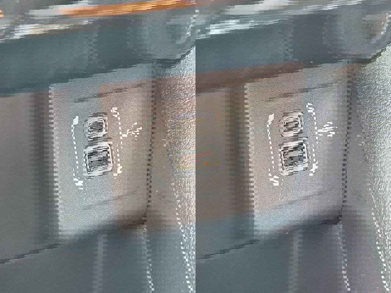 Used 2025 Jeep Compass Latitude w/ Sun & Sound Group AWD/4WD image 29