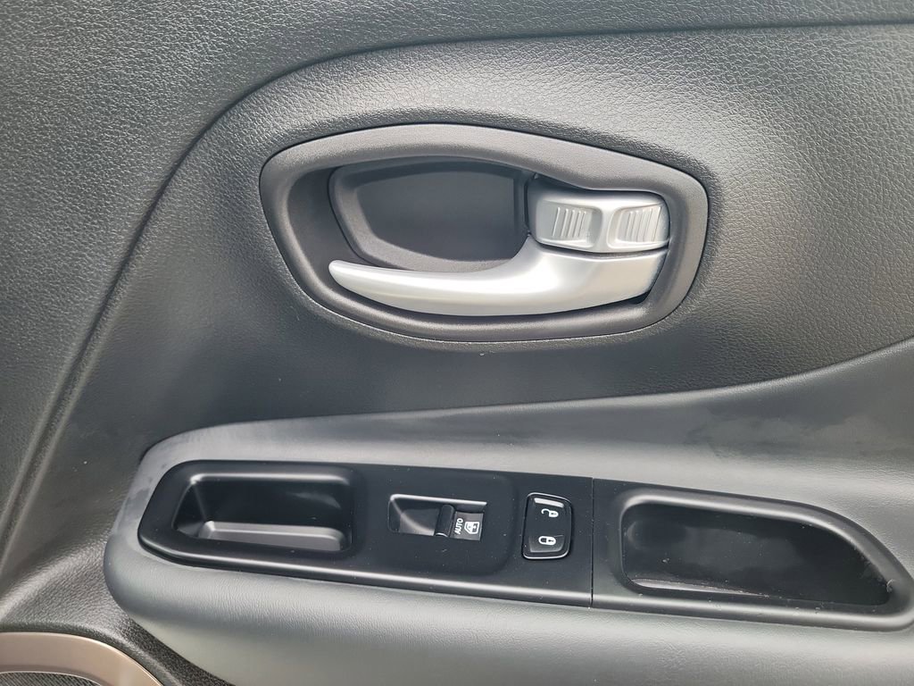 Used 2023 Jeep Renegade Latitude image 37