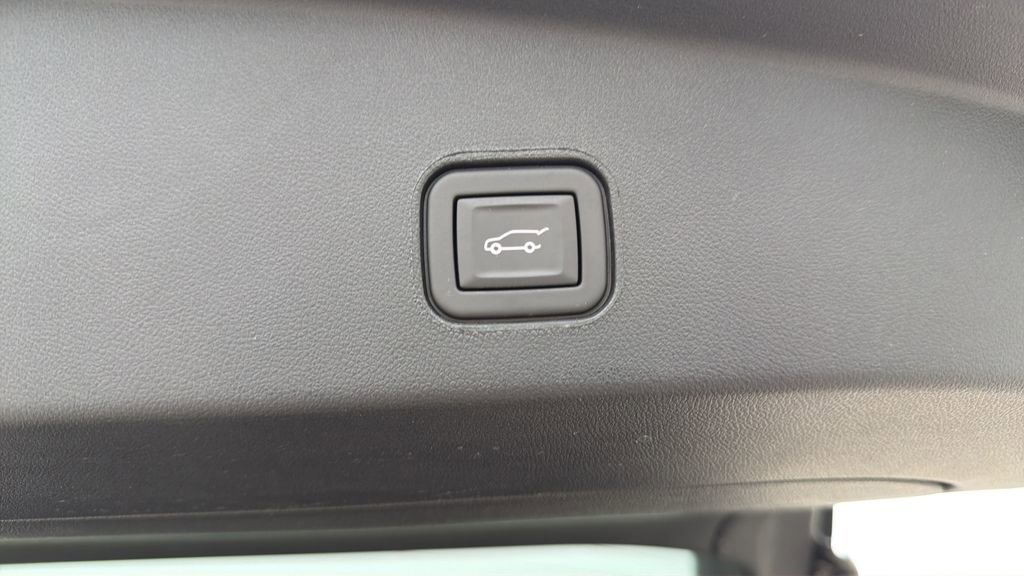 Used 2025 Cadillac Lyriq Sport AWD/4WD image 15