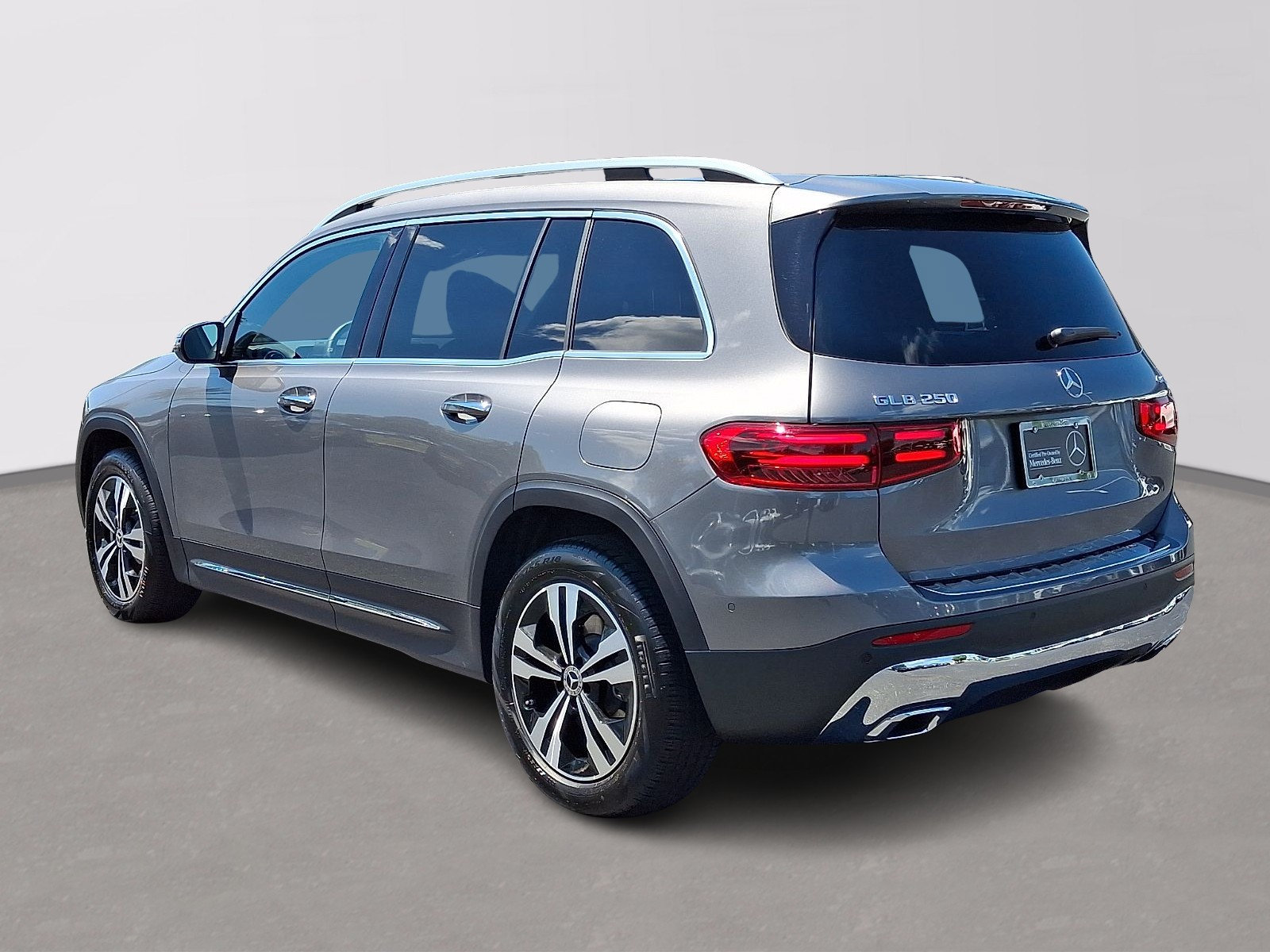 Used 2026 Mercedes-Benz GLB 250 4MATIC image 7