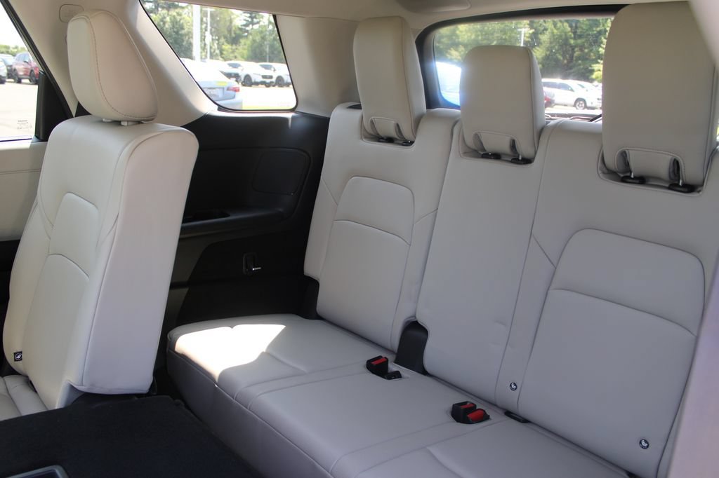 Used 2022 Nissan Pathfinder SL AWD/4WD image 11