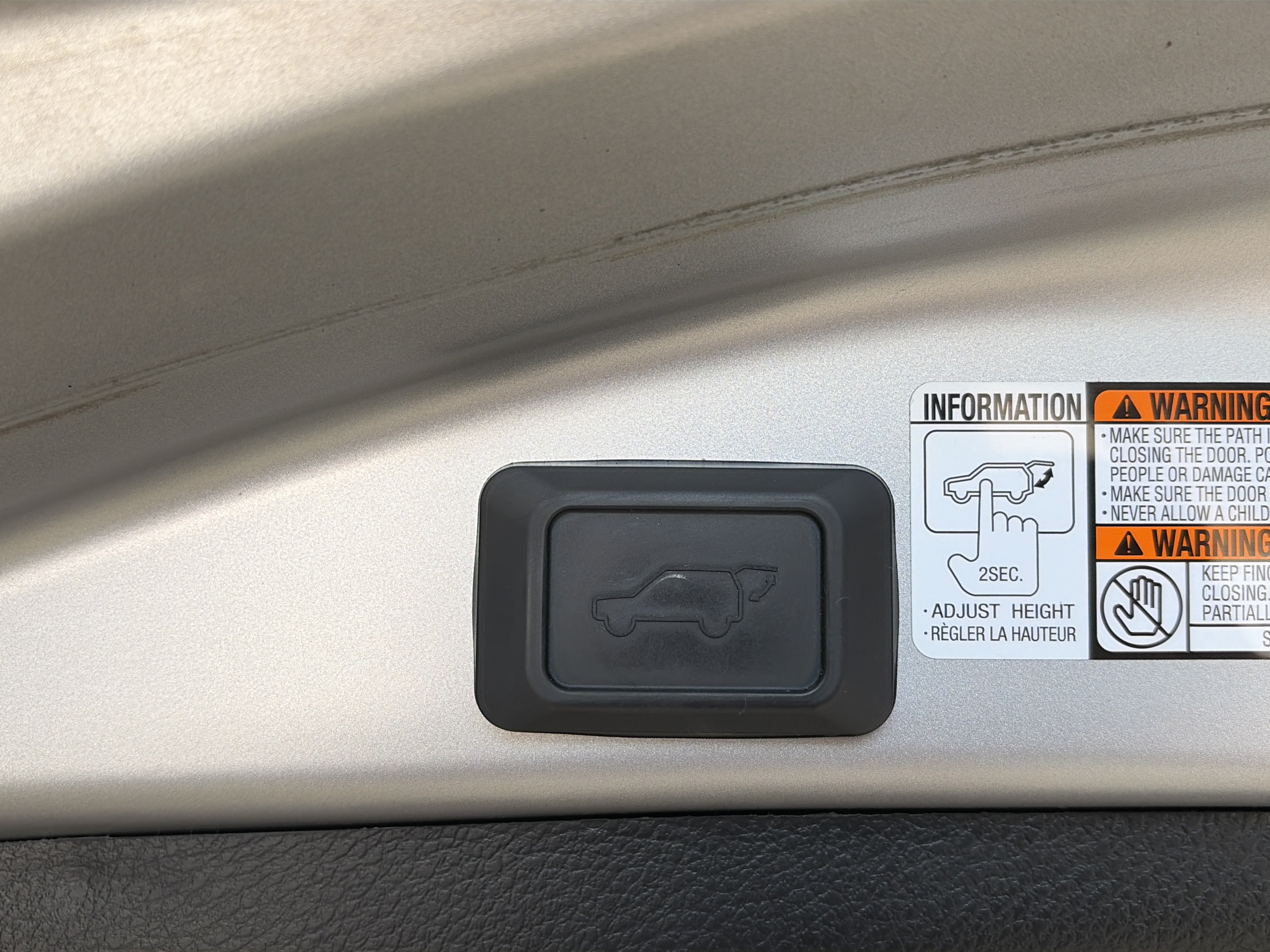 Used 2018 Toyota RAV4 XLE FWD image 15