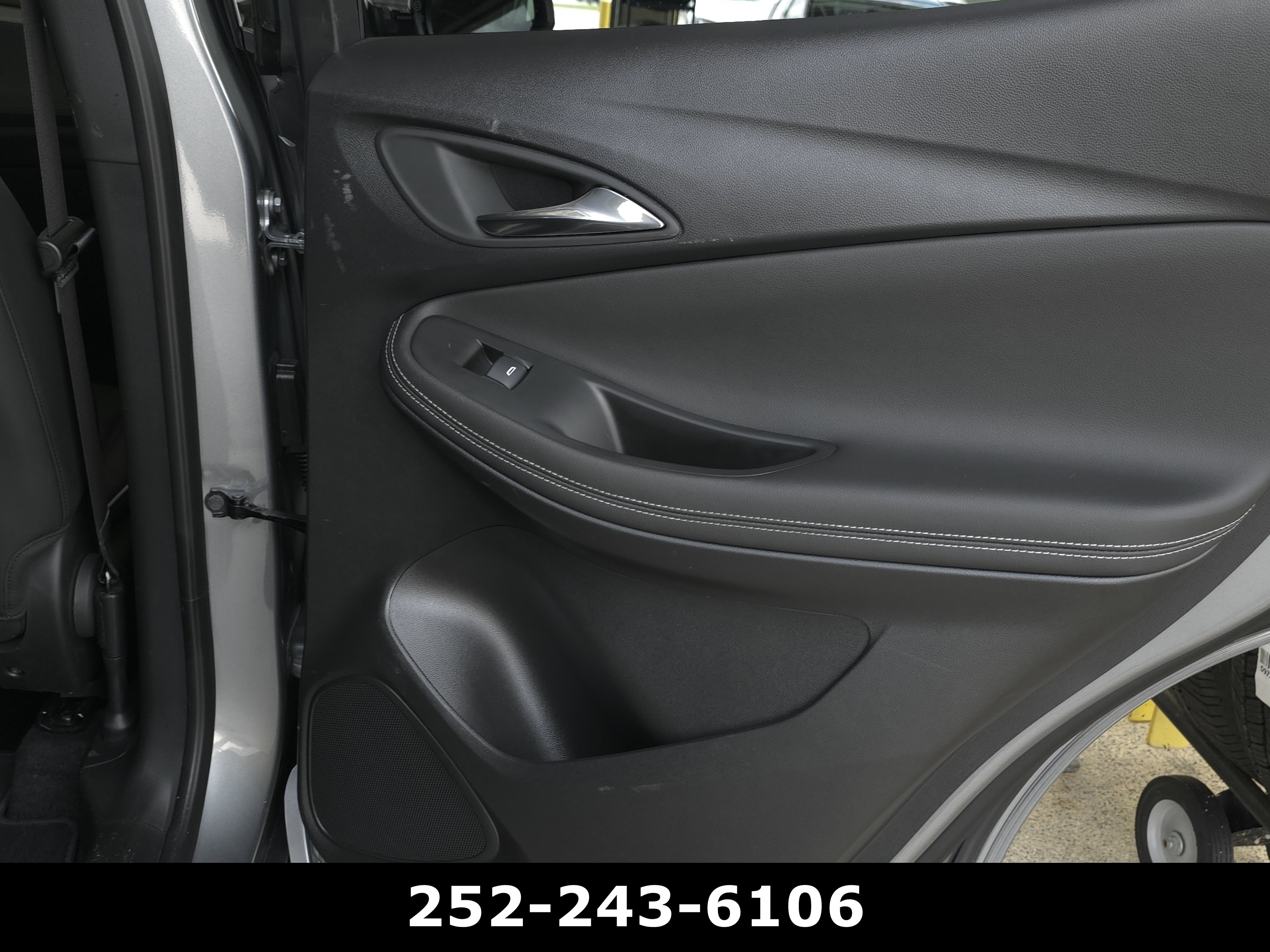 Used 2025 Buick Encore GX Avenir w/ Avenir Technology Package AWD/4WD image 35