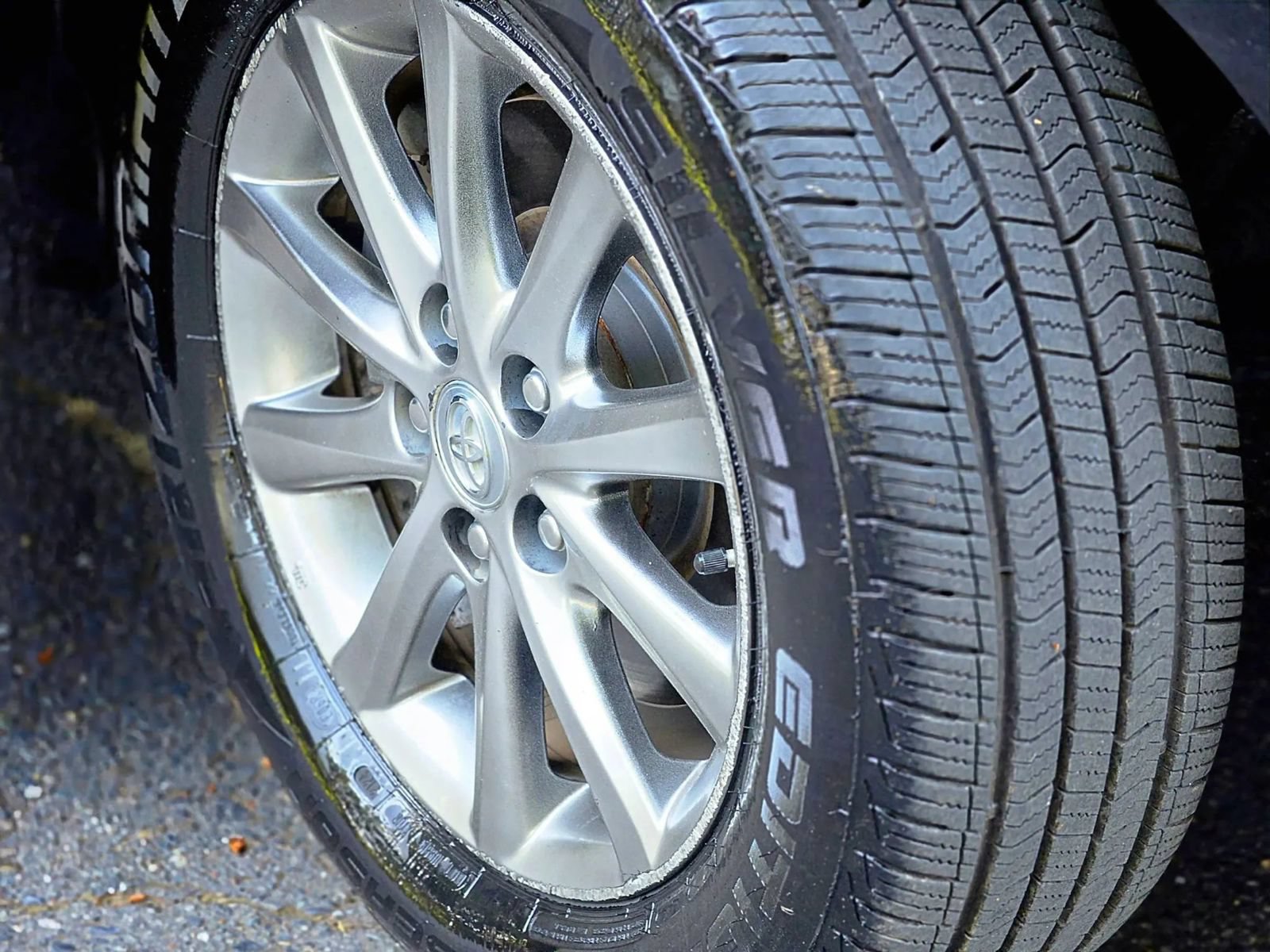 Used 2010 Toyota Camry Hybrid FWD image 17