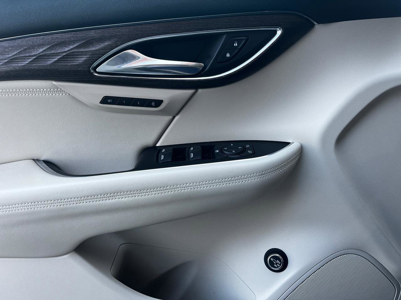 Used 2022 Buick Envision Avenir w/ Safety Package image 22