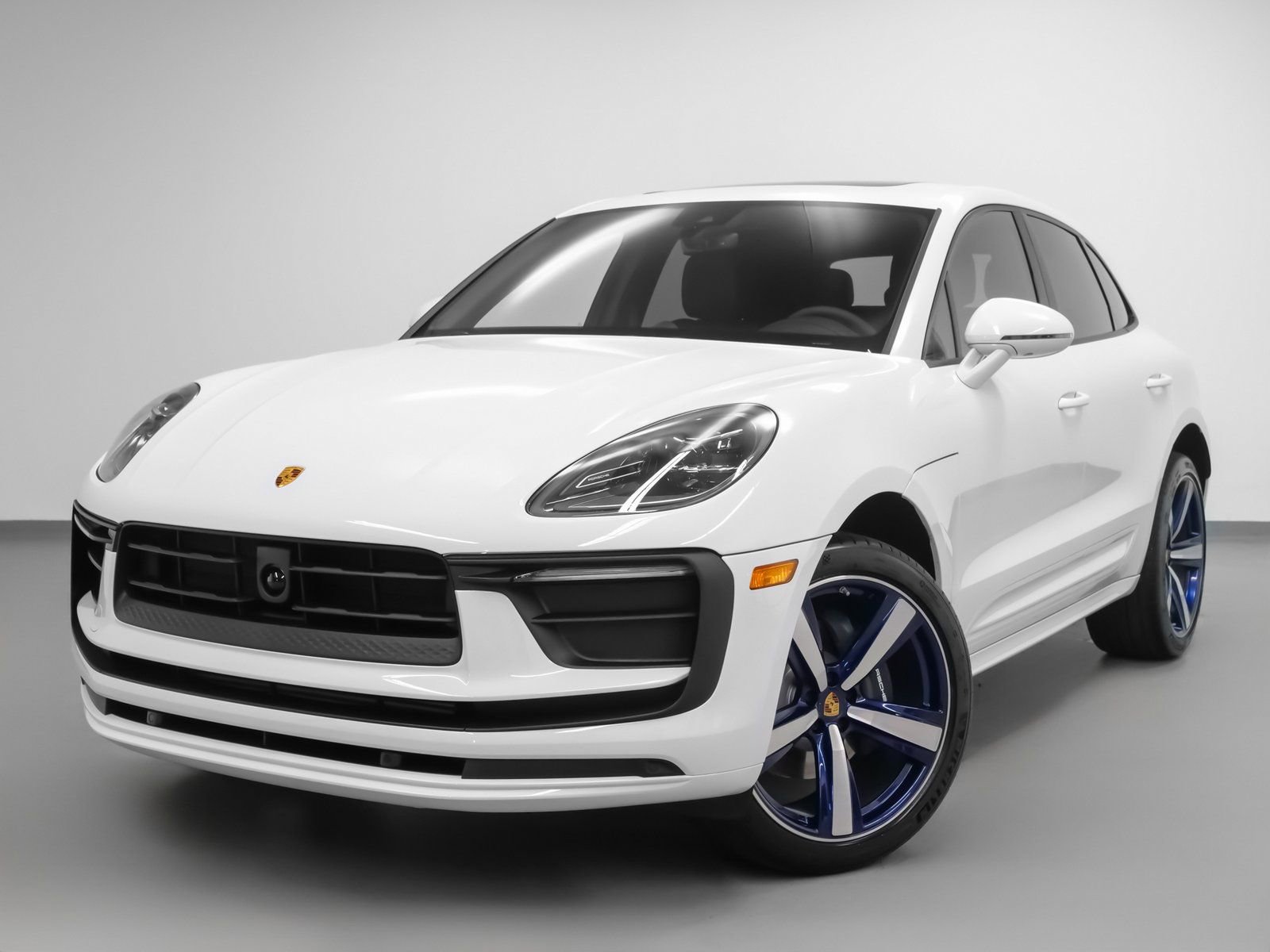 Certified 2025 Porsche Macan image 1