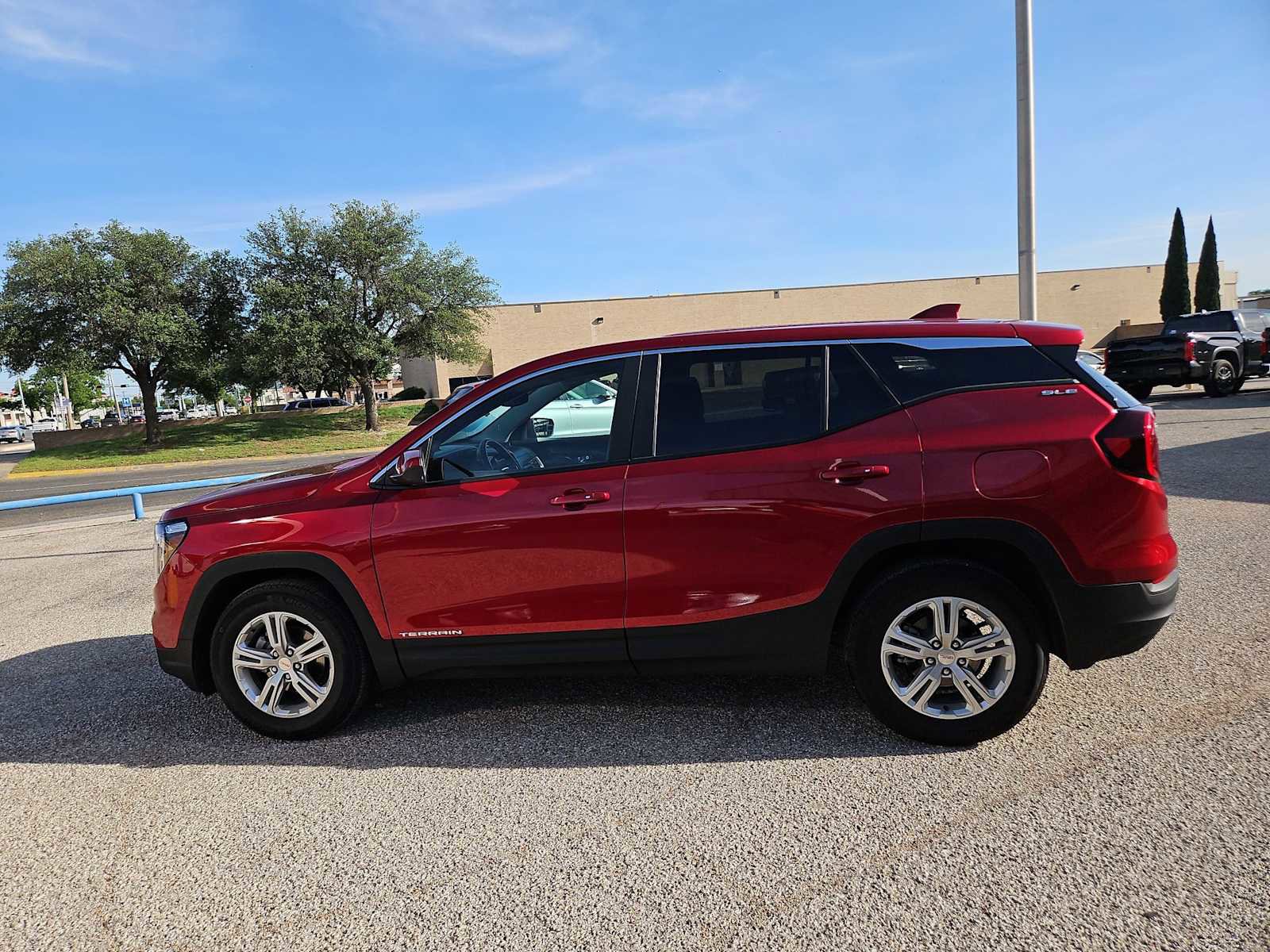 Used 2024 GMC Terrain SLE FWD image 5