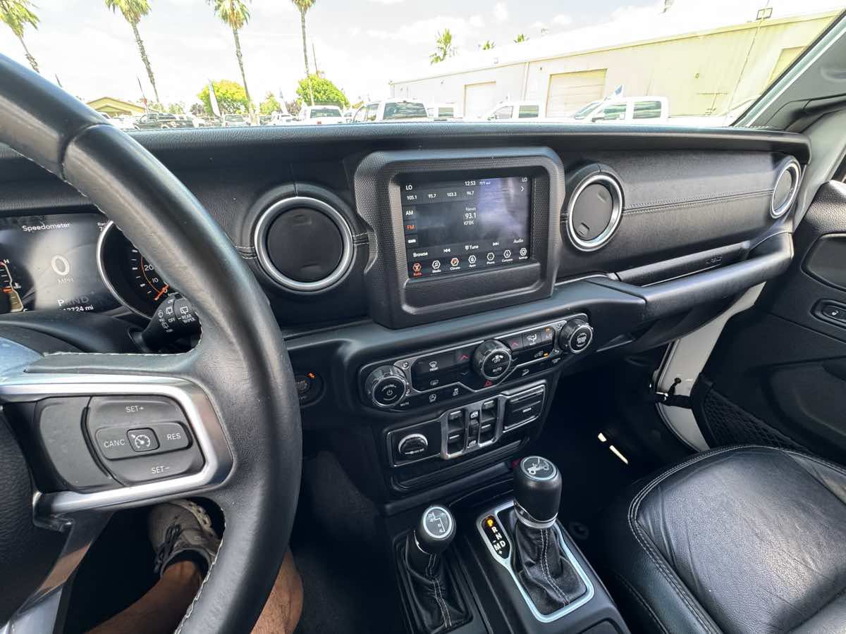 Used 2018 Jeep Wrangler Unlimited Sahara w/ LED Lighting Group AWD/4WD image 26