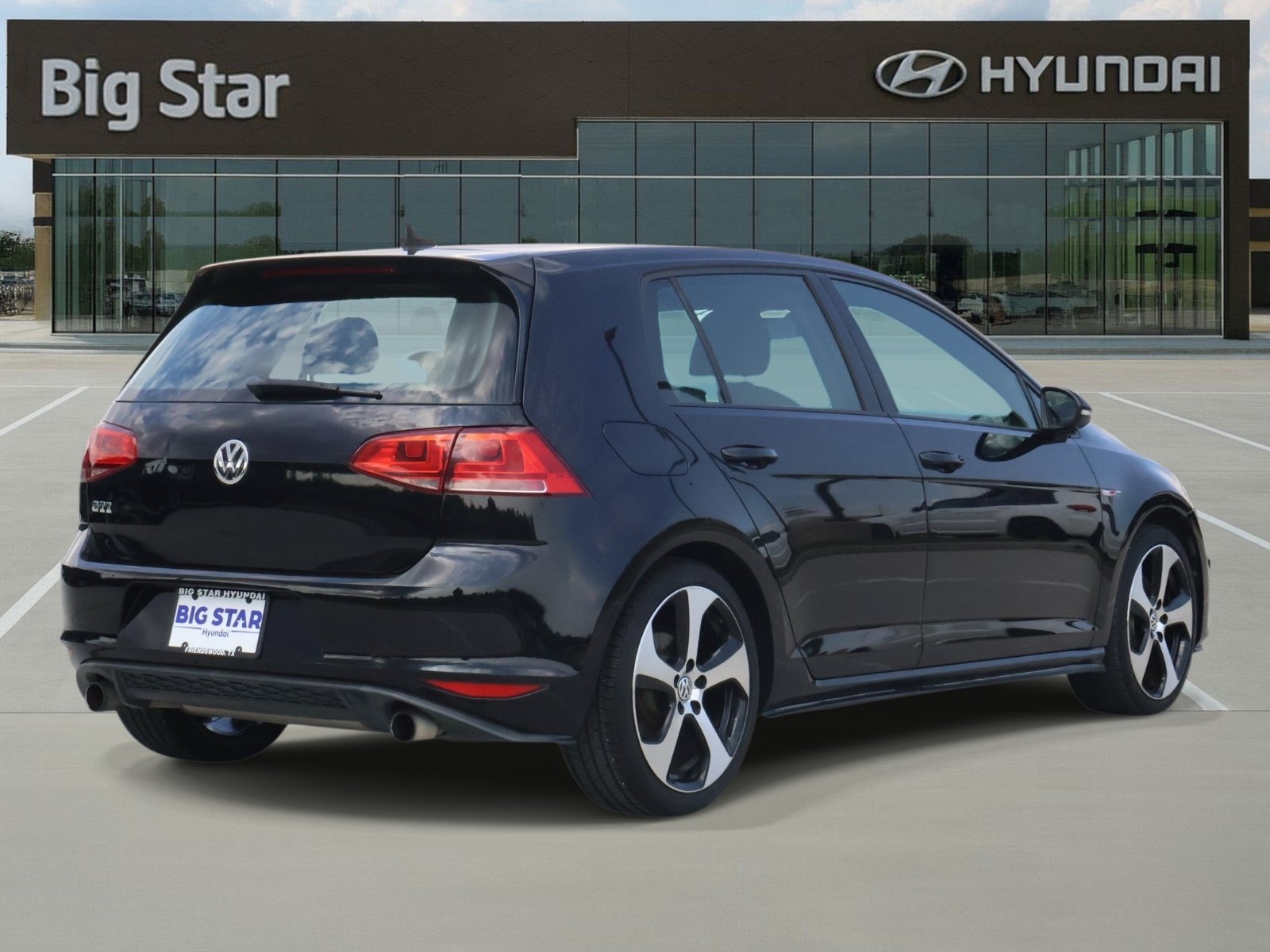 Used 2016 Volkswagen GTI S FWD image 4