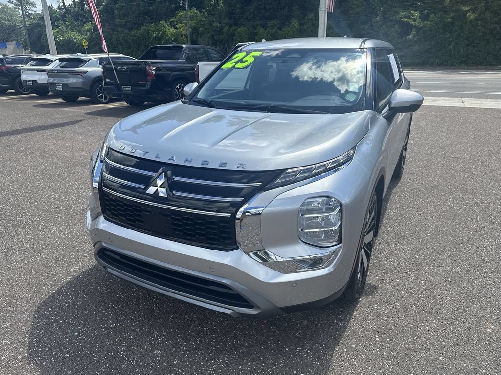 Used 2025 Mitsubishi Outlander SE FWD image 12