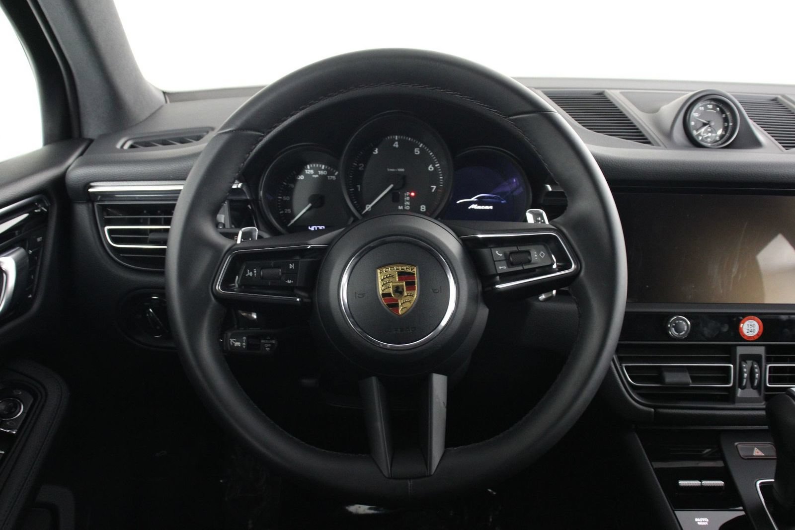 Certified 2026 Porsche Macan AWD/4WD image 12