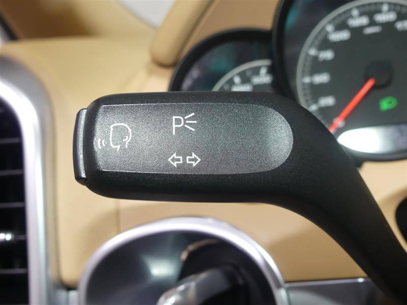 Used 2017 Porsche Cayenne Platinum Edition AWD/4WD image 34