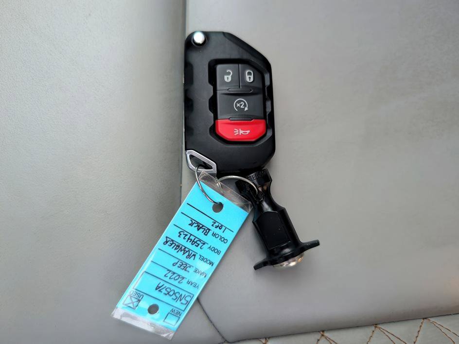 Used 2022 Jeep Wrangler Unlimited Sahara image 30