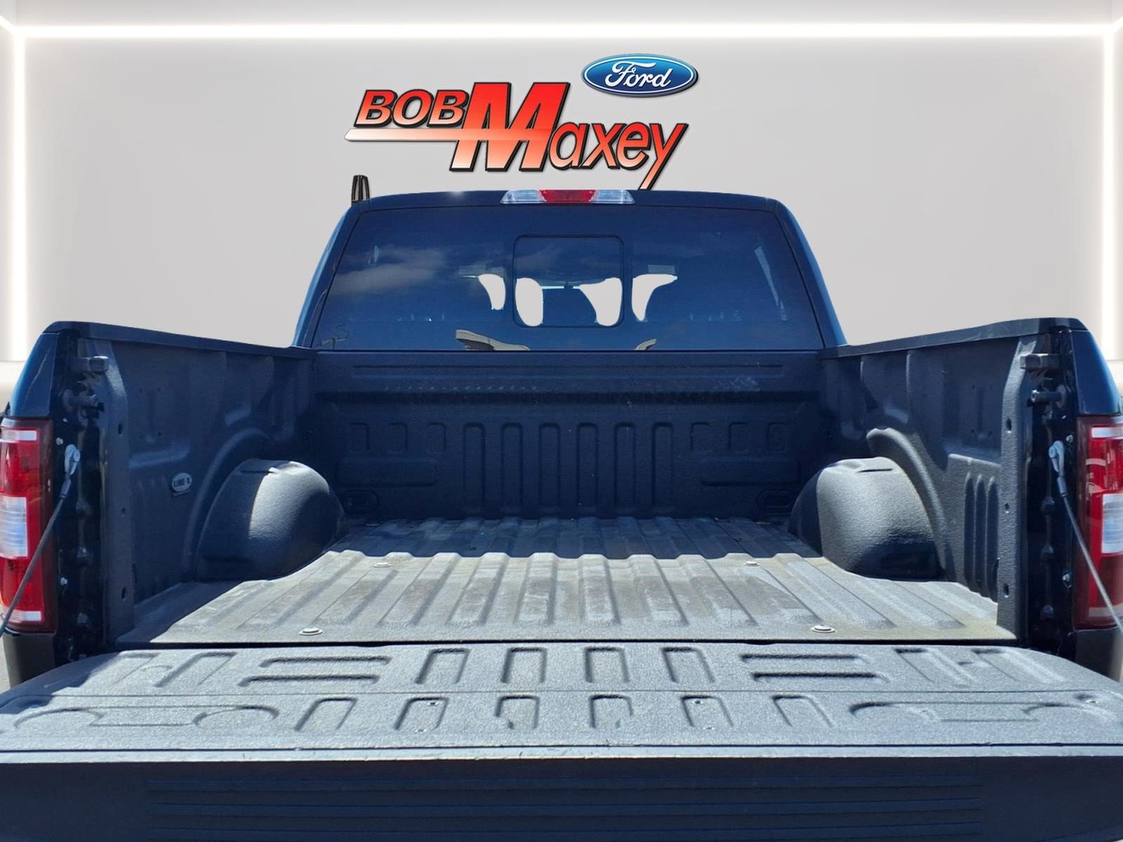 Used 2018 Ford F150 XLT w/ Equipment Group 302A Luxury AWD/4WD image 9