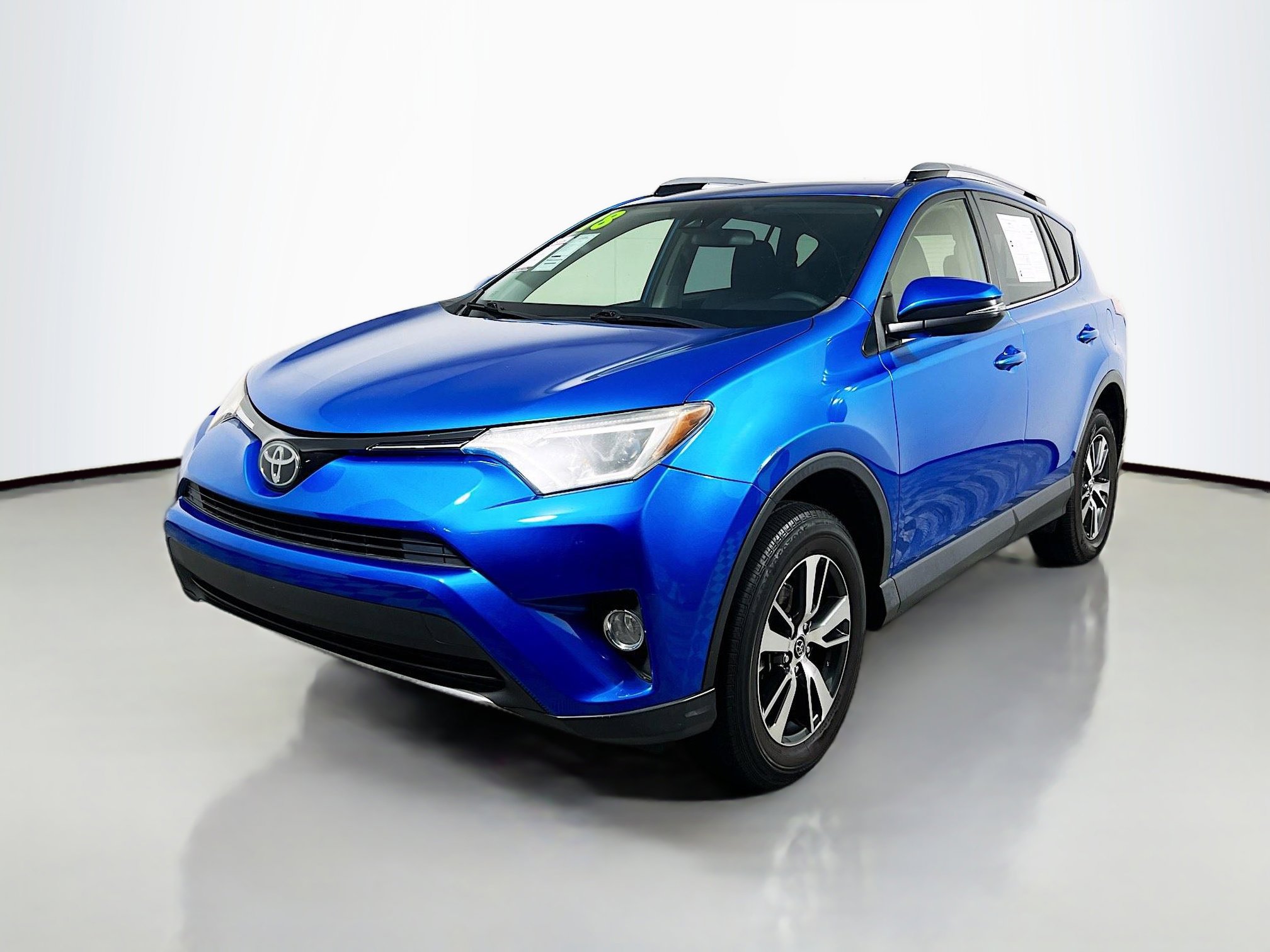 Used 2018 Toyota RAV4 XLE FWD image 10