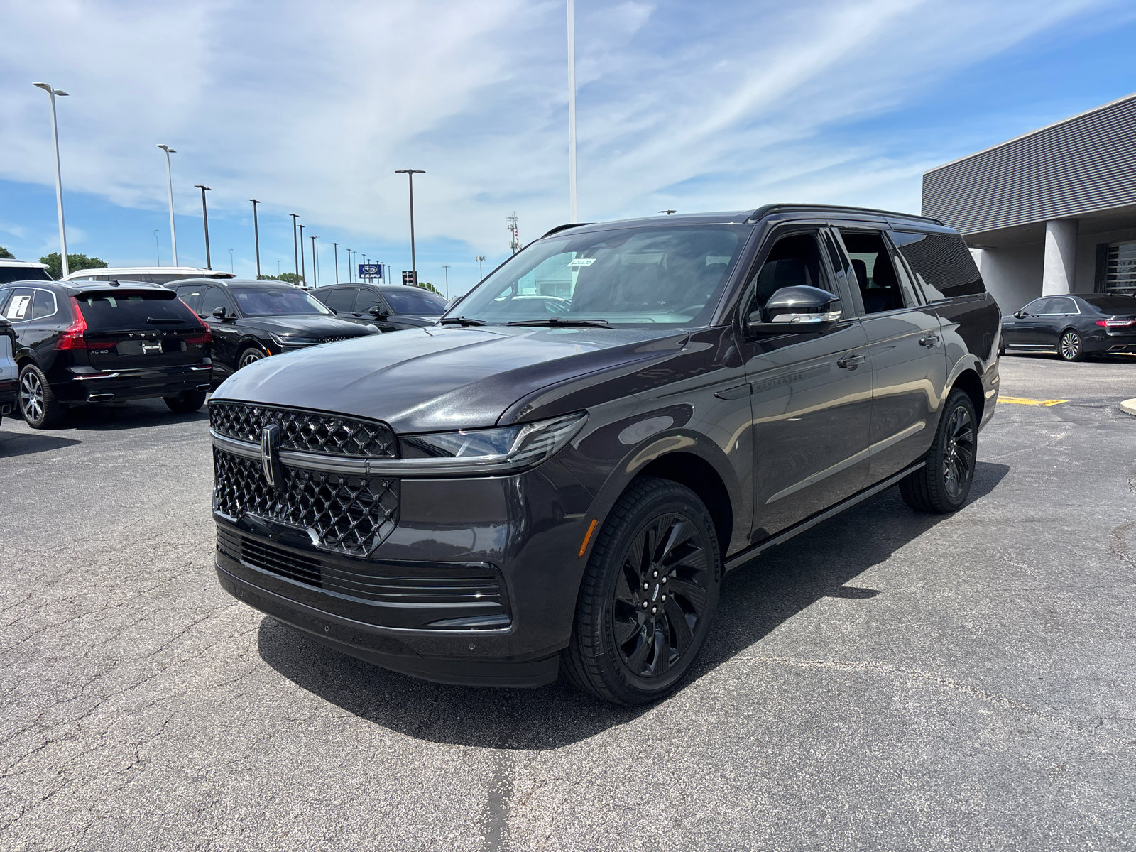 New 2026 Lincoln Navigator L Reserve w/ Jet Appearance Package AWD/4WD image 3