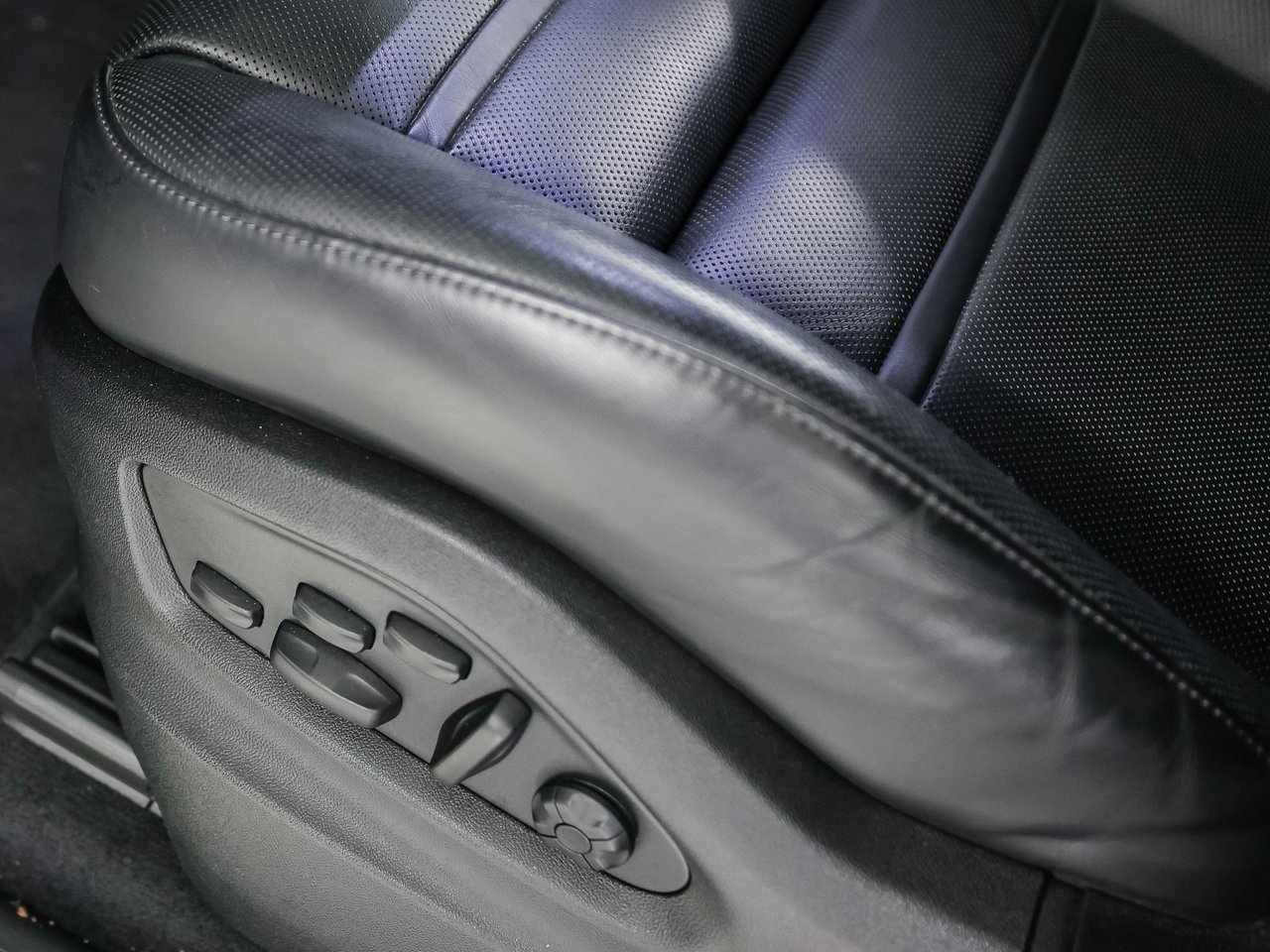 Certified 2022 Porsche Cayenne Turbo S image 14