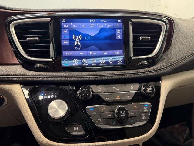 Used 2019 Chrysler Pacifica Limited FWD image 18