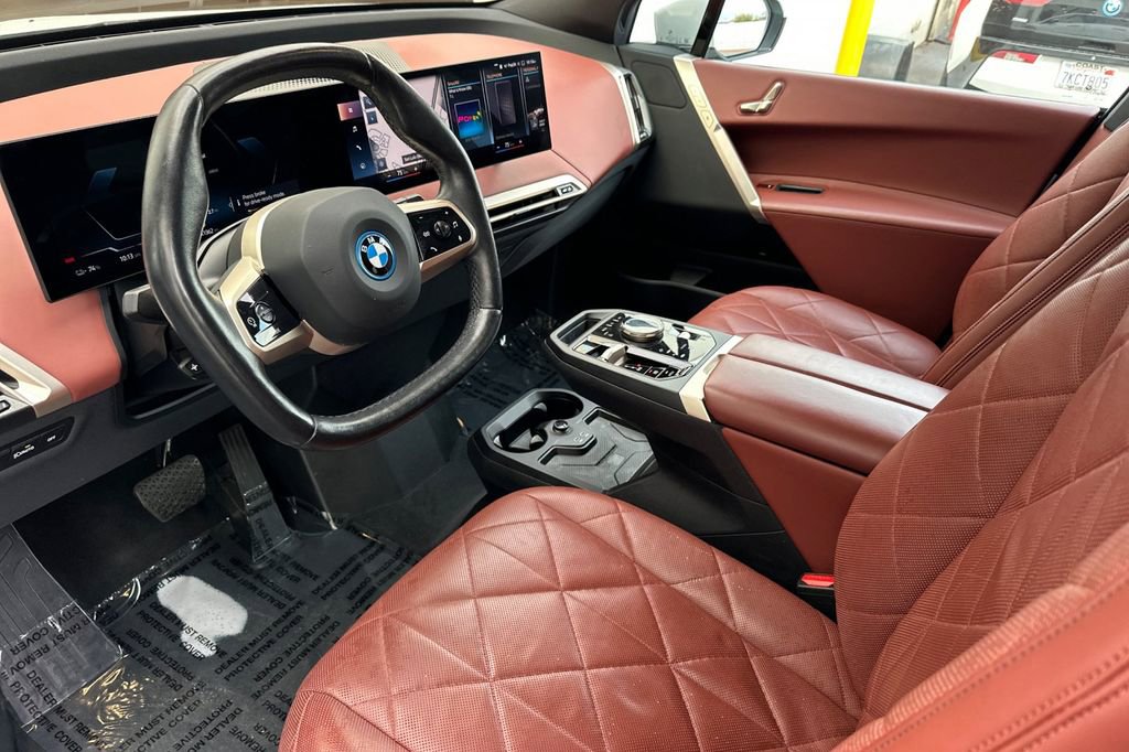 Used 2023 BMW iX xDrive50 w/ Sport Package image 9