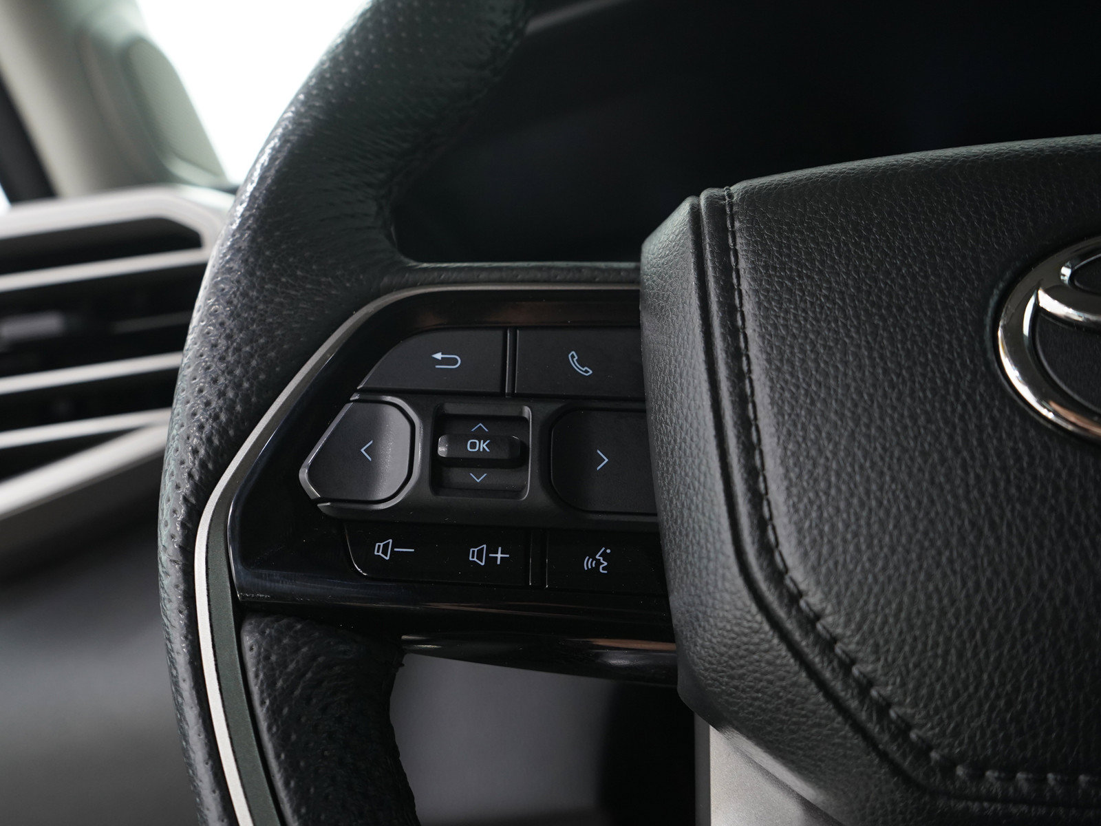 Used 2023 Toyota Tundra Limited AWD/4WD image 29