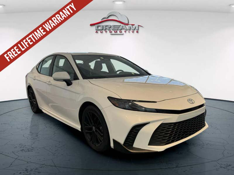Used 2025 Toyota Camry SE FWD image 1